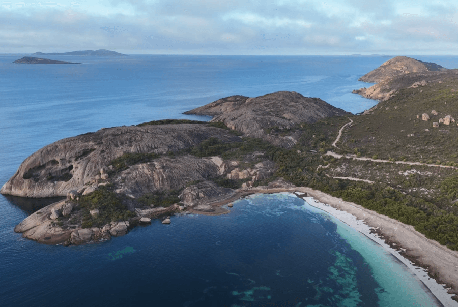Granite boulders and white sand at Lucky Bay, Cape Le Grand.