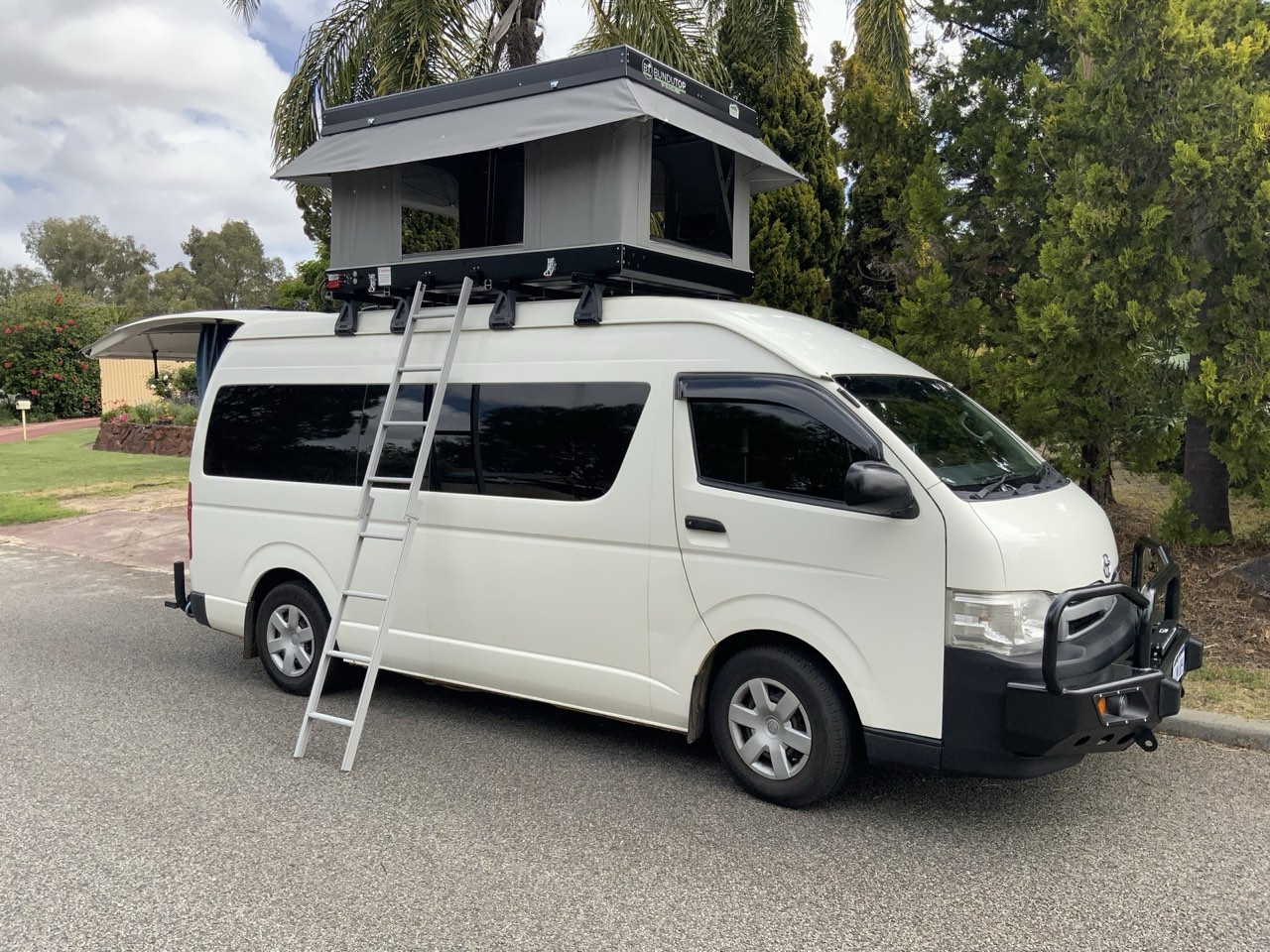 Niesie electric rooftop tent campervan parked at sunset